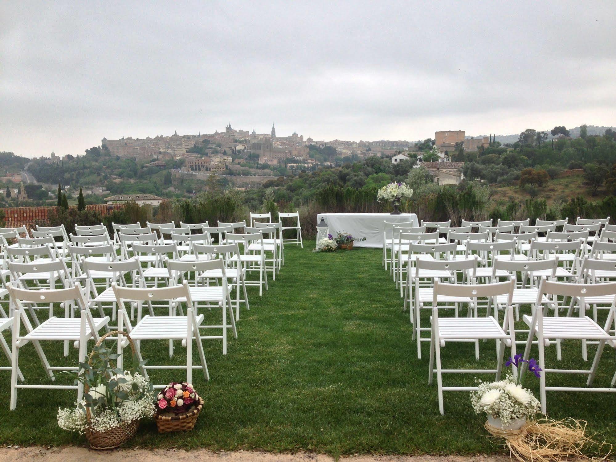 Hotel Cigarral El Bosque Toledo Zewnętrze zdjęcie A wedding in the park